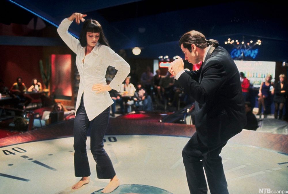 Skodespelarane Uma Thurman og John Travolta i ei dansescene frå filmen Pulp Fiction. Foto.