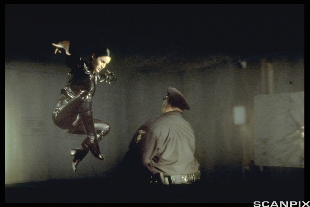 Ei kampscene frå filmen The Matrix. Stillbilete.