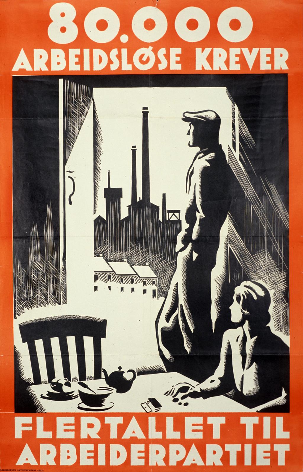 Plakat med teksten &quot;80000 arbeidsløse krever flertallet til Arbeiderpartiet&quot;. Illustrasjonen på plakaten viser ein mann og ei kvinne som ser ut gjennom ei dør. Kvinna sit ved eit kjøkkenbord og tel myntar. Fabrikkpiper i bakgrunnen. Trykk.