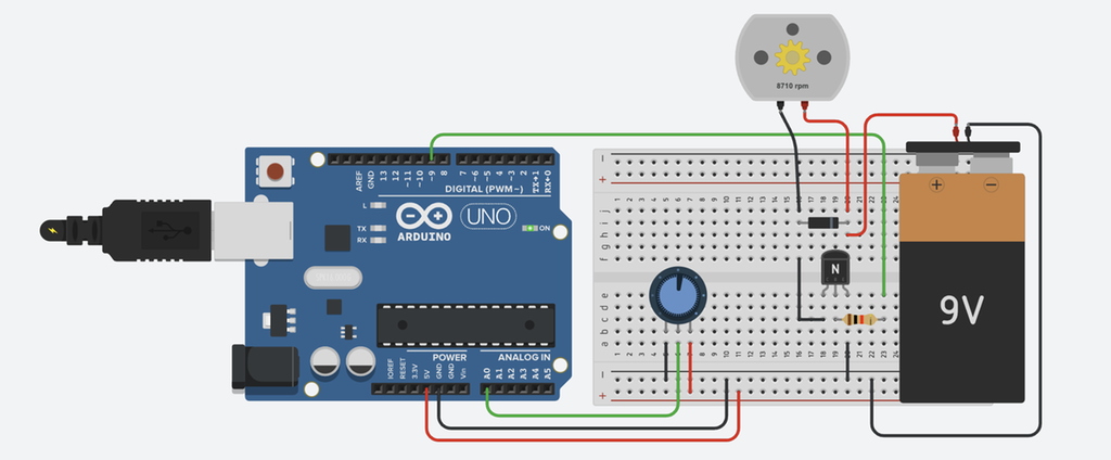Arduino, potensiometer, batteri og en DC-motor tilkopla et koplingsbrett med en motstand og en transistor. Komponentene er kopla sammen med ledninger. Illustrasjon.