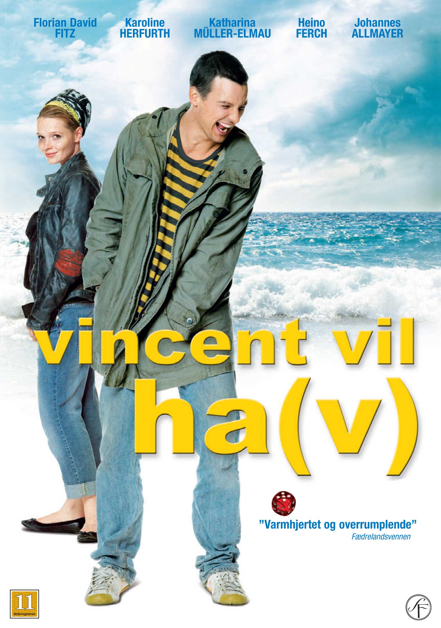 Filmplakat til filmen Vincent vil ha(v) som viser rollefigurane Marie og Vincent ved havet. Marie smiler, Vincent ler høgt. Foto.