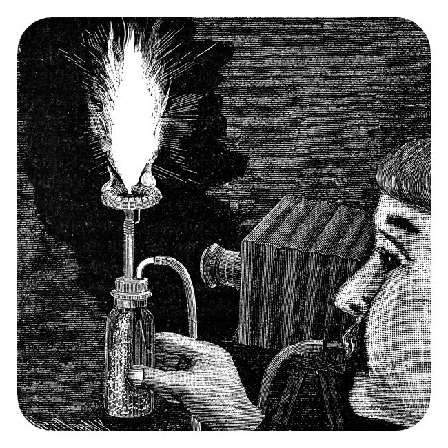 Illustrasjon som viser et kamera som står på et stativ. Ved siden av kameraet står en fotograf og holder ei lita glassflaske med magnesiumpulver inni. På toppen av flaska er det en åpning med en tut, og der stikker det opp en sterkt lysende flamme. 