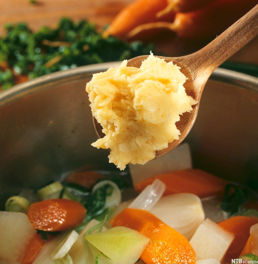 Beurre manié til jevning av en grønnsakslapskaus. Foto.