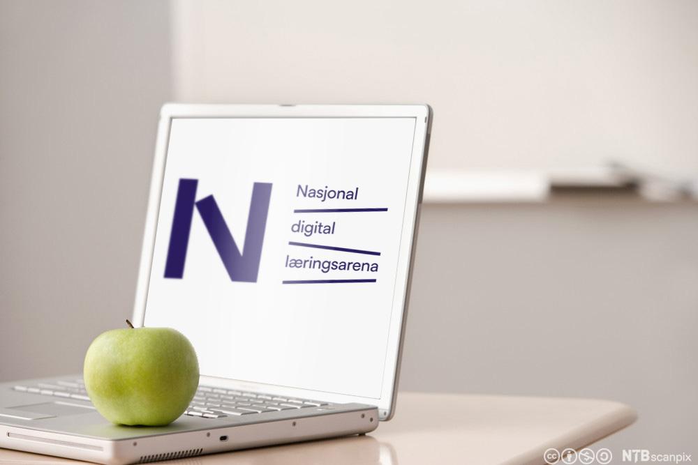 Berbar datamaskin og eple. På dataskjermen er logoen til NDLA. Foto.