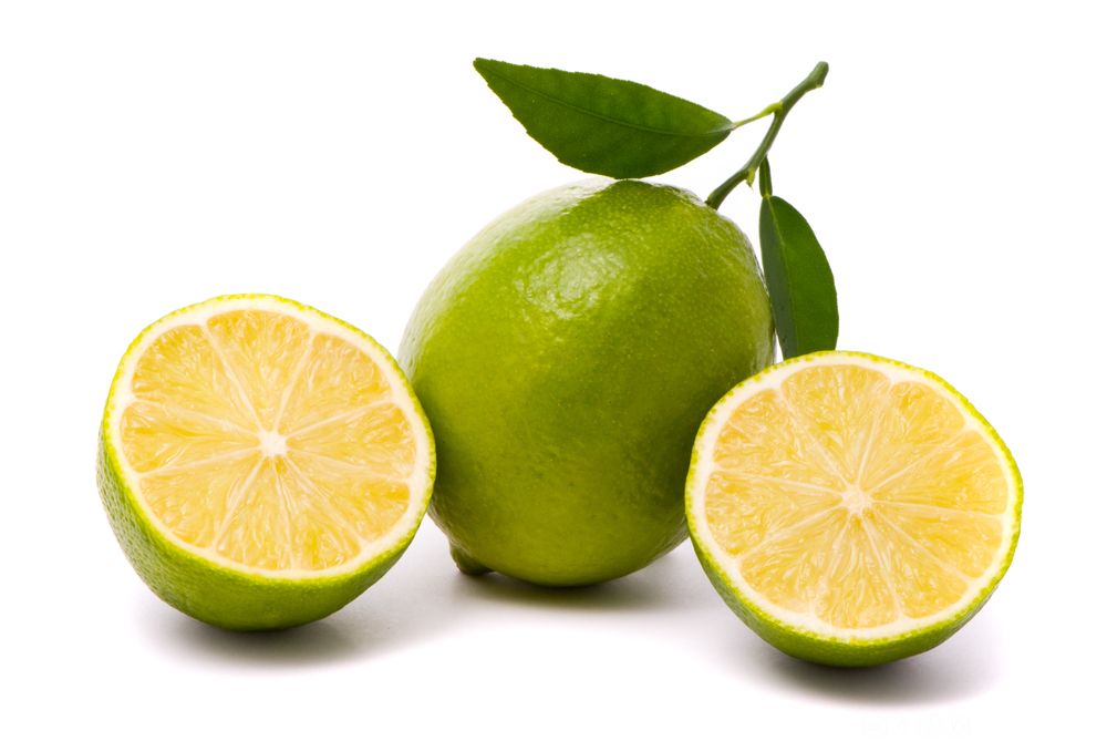 Ein hel og ein delt lime. Foto.