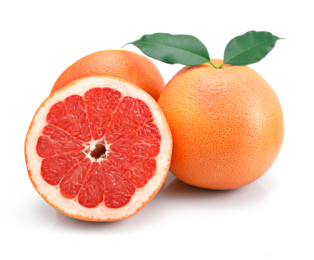 To heile og ein halv grapefrukt. Foto.