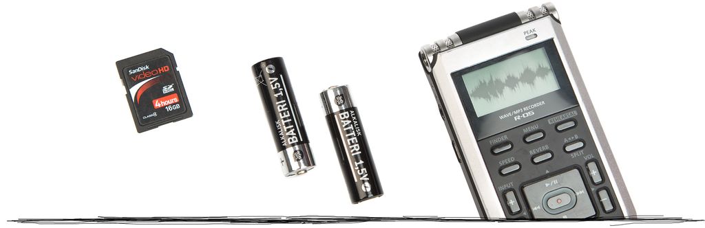 Opptakar og to batteri. Bildeutstnitt.