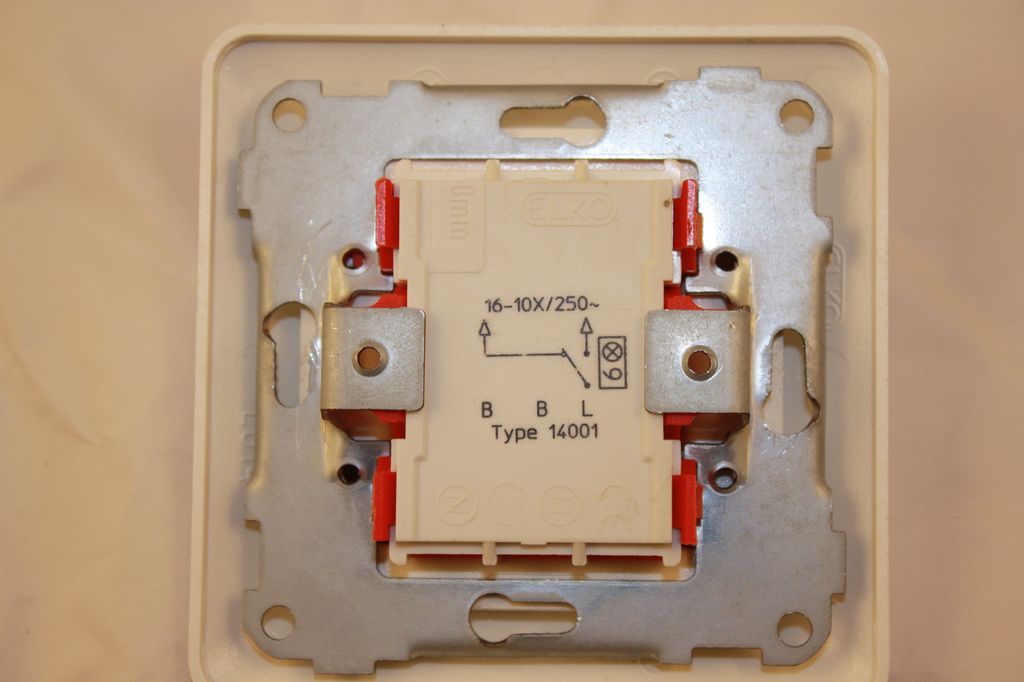 Endevender (vekselvender) for skjult installasjon, innfelt bryter. Foto.
