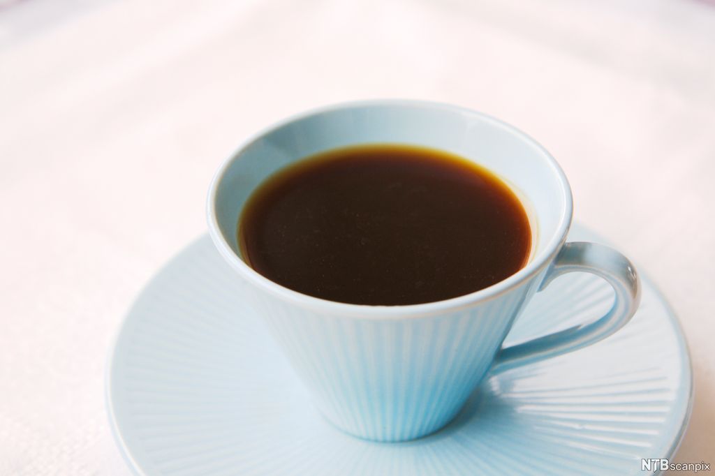 En kopp med kaffe. Foto.