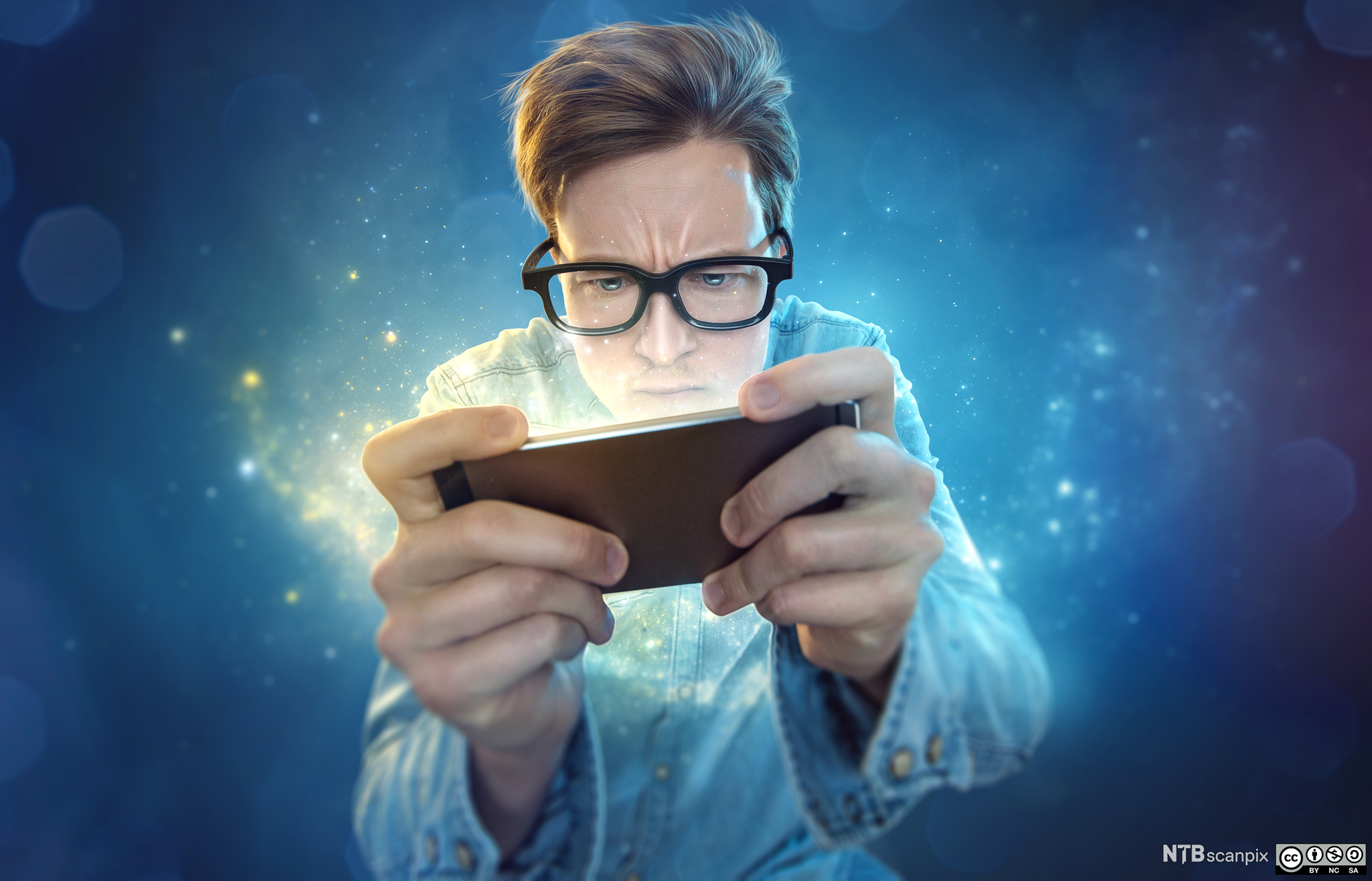 Nerd som spiller på mobilen. Illustrasjon.