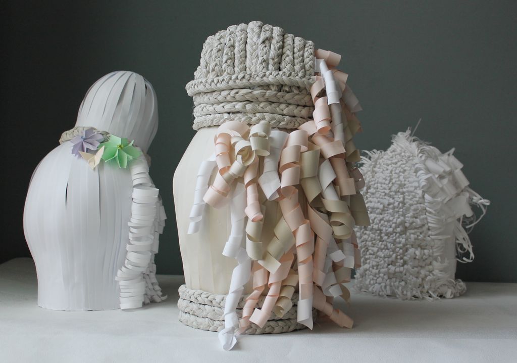 Dekorative parykker i papir. Foto.