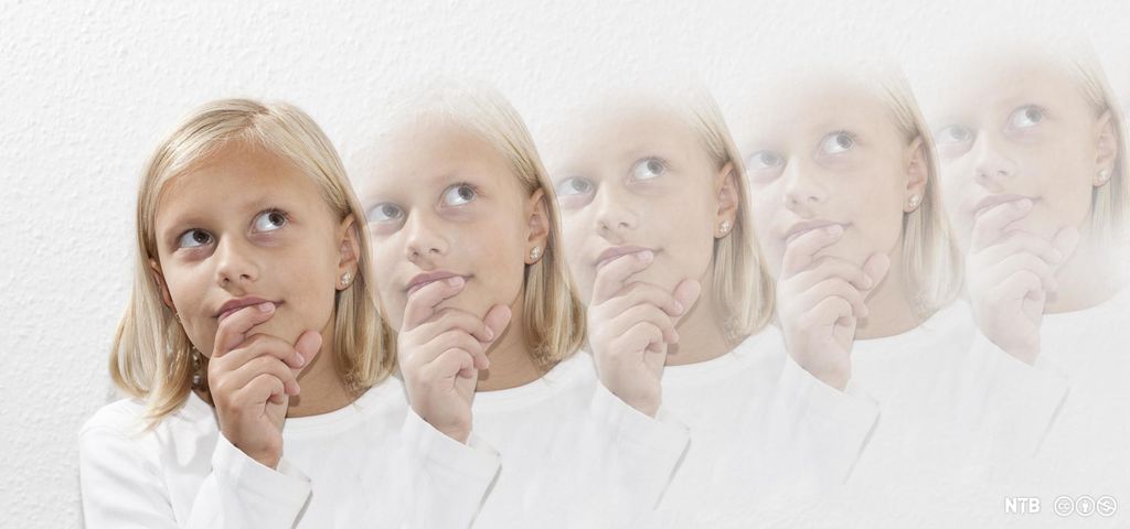 Ei jente som holder hånda nedenfor munnen og kikker på skrå ut i lufta. Det første bildet er kopiert fire ganger med svakere og svakere farge. Illustrasjon.