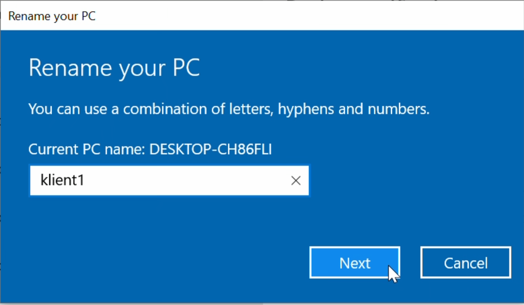 Skjermvindauge med tittelen Rename your PC. Det viser eksisterande maskinnamn og har eit felt for å skrive inn eit nytt namn. Det er skrive inn klient1, og musepeikaren er over Next-knappen nede til høgre. Skjermbilete.