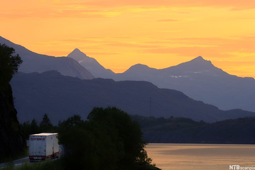 Vogntog i fjellandskap. Foto.