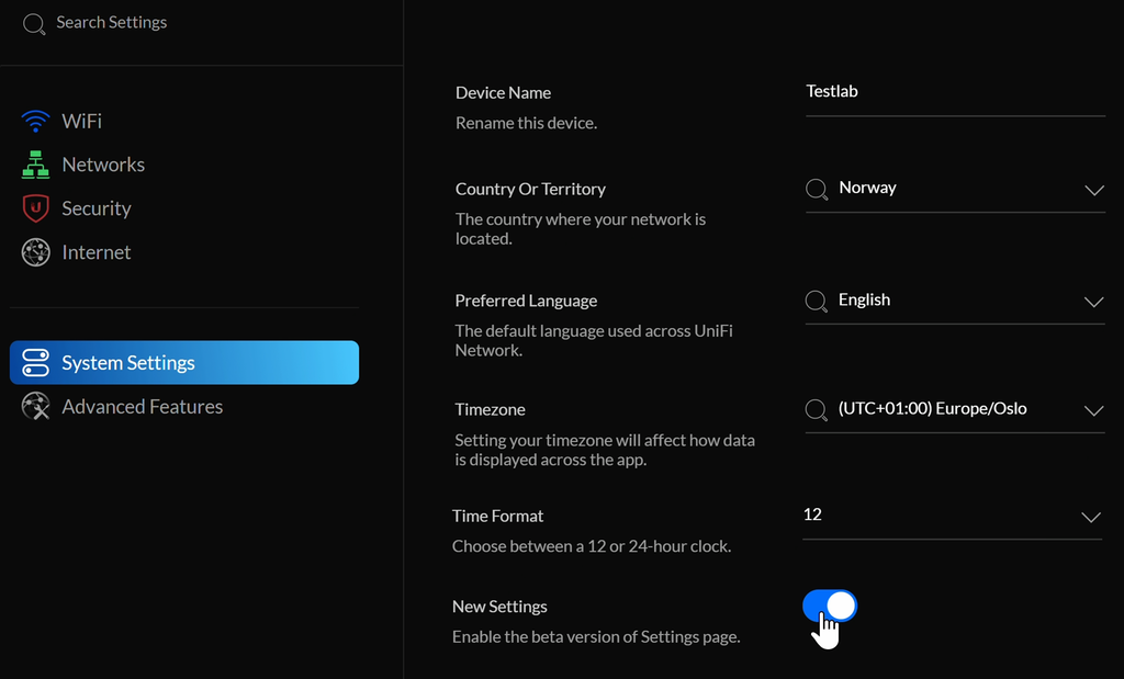 To kolonner vises, til venstre er den nye innstillingsmenyen. «System Settings» er valgt i denne menyen. Til høyre vises detaljerte innstillinger. Musepekeren er over bryteren for «New Settings». Skjermbilde.