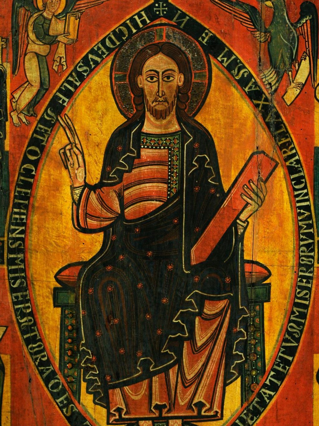 Jesus holder en bok i den ene hånden og holder opp to fingre med den andre. Rundt hodet er en glorie. Han er omgitt av tekst og fire ulike figurer. Maleri.