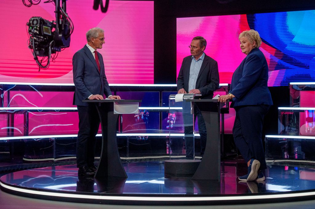 Statsminister Jonas Gahr Støre (Ap) og Erna Solberg (H) i statsministerduell om helsepolitikk i Bergen den 4. september 2025. Foto. 