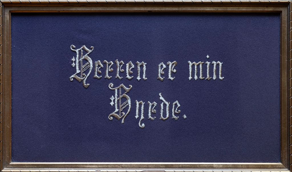 Broderi med teksten "Herren er min hyrde". Foto.