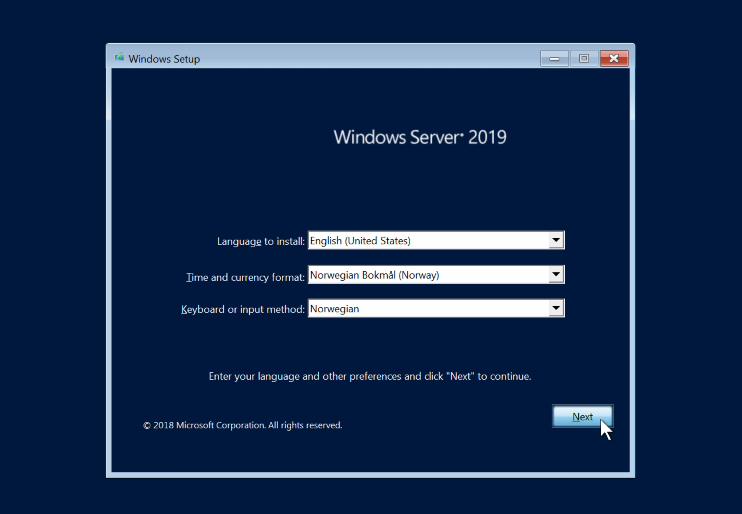 Installasjonssteg hvor språk, tidsformat og tastaturoppsett velges. Skjermbilde fra Windows Server 2019