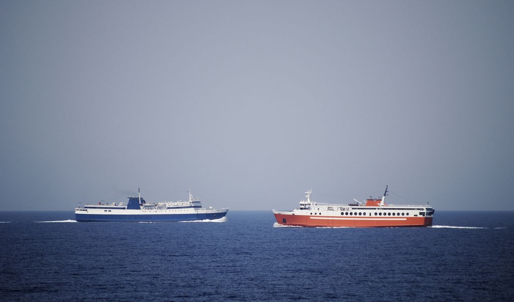 Båtar på kollisjonskurs. Foto.