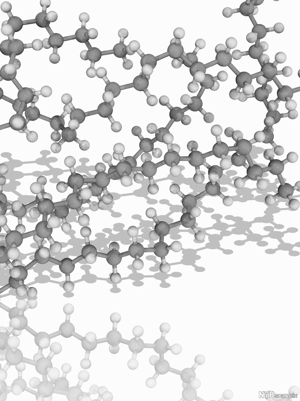 Molekylmodell av et langkjedet molekyl av polyeten. Polyeten, eller polyetylen, er en type plast som blant annet framstilles av gassen etan. Illustrasjon.