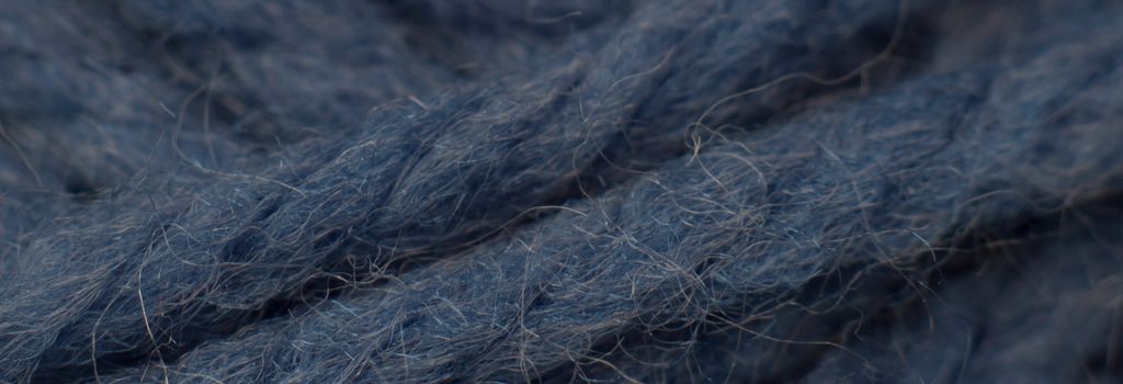Nærbilde av syntetisk garn i blått. Foto.