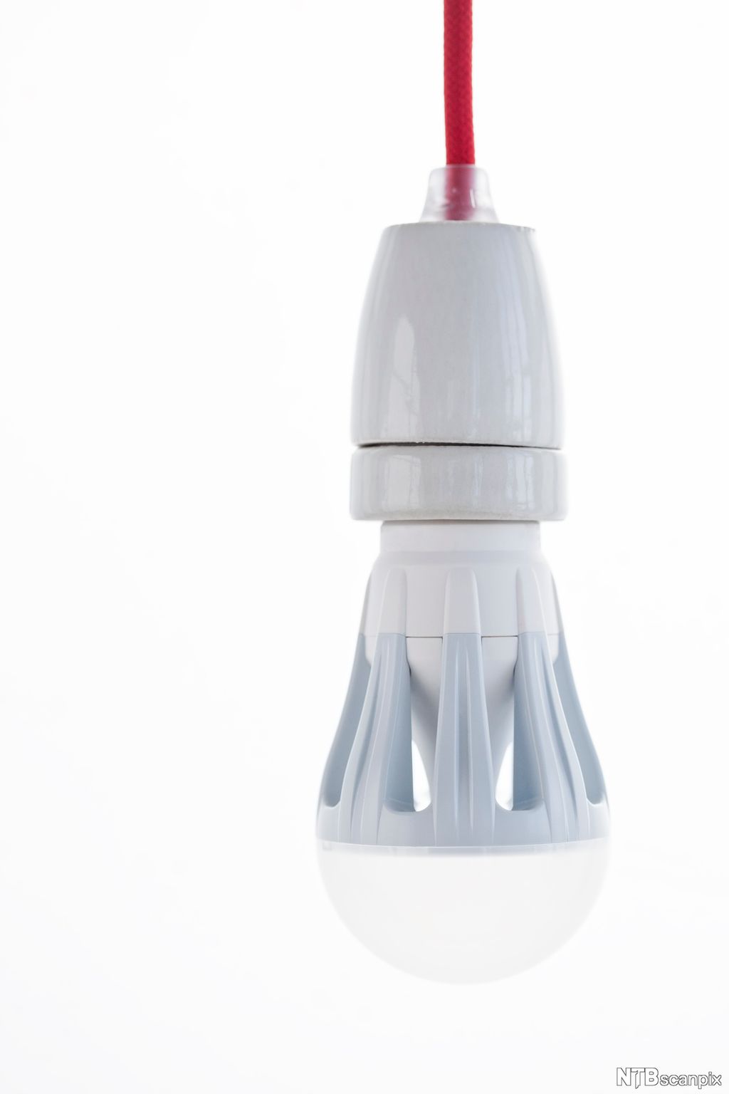 Lyspære i sokkel. Foto