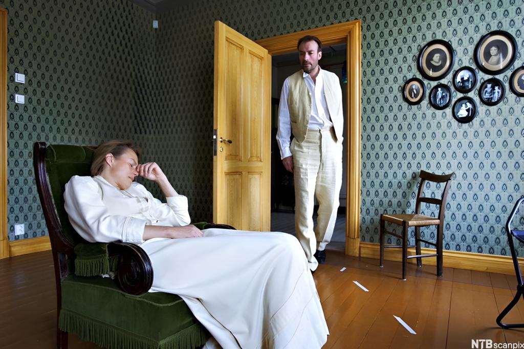 Scene fra Ibsens drama &quot;Et dukkehjem&quot;. Foto.