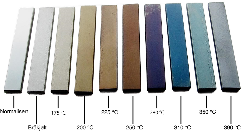 Ti stålbiter med ulik farge, plassert etter hverandre. Fargen på stålbitene avslører temperaturen på dem. Stålbitene i illustrasjonen har temperaturer fra romtemperatur til 390 °C. Foto
