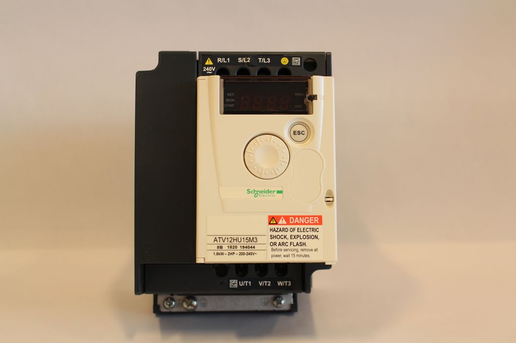 Frekvensomformer av produsent Schneider Electric. Foto.