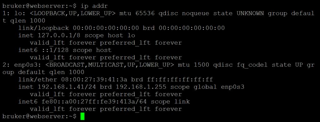 Kommandoen "ip addr" brukes, maskinen lister så opp IP-adressen som er på hvert enkelt nettverkskort og noe ekstra informasjon. Skjermbilde