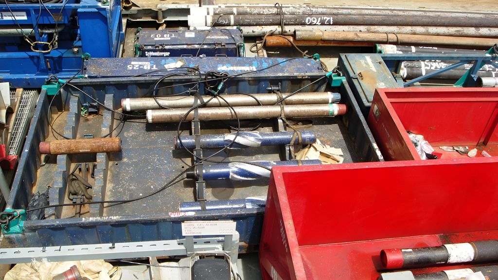 Rør på dekk offshore. Foto.