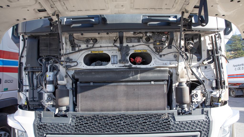 Motorrommet på en lastebil. Foto.