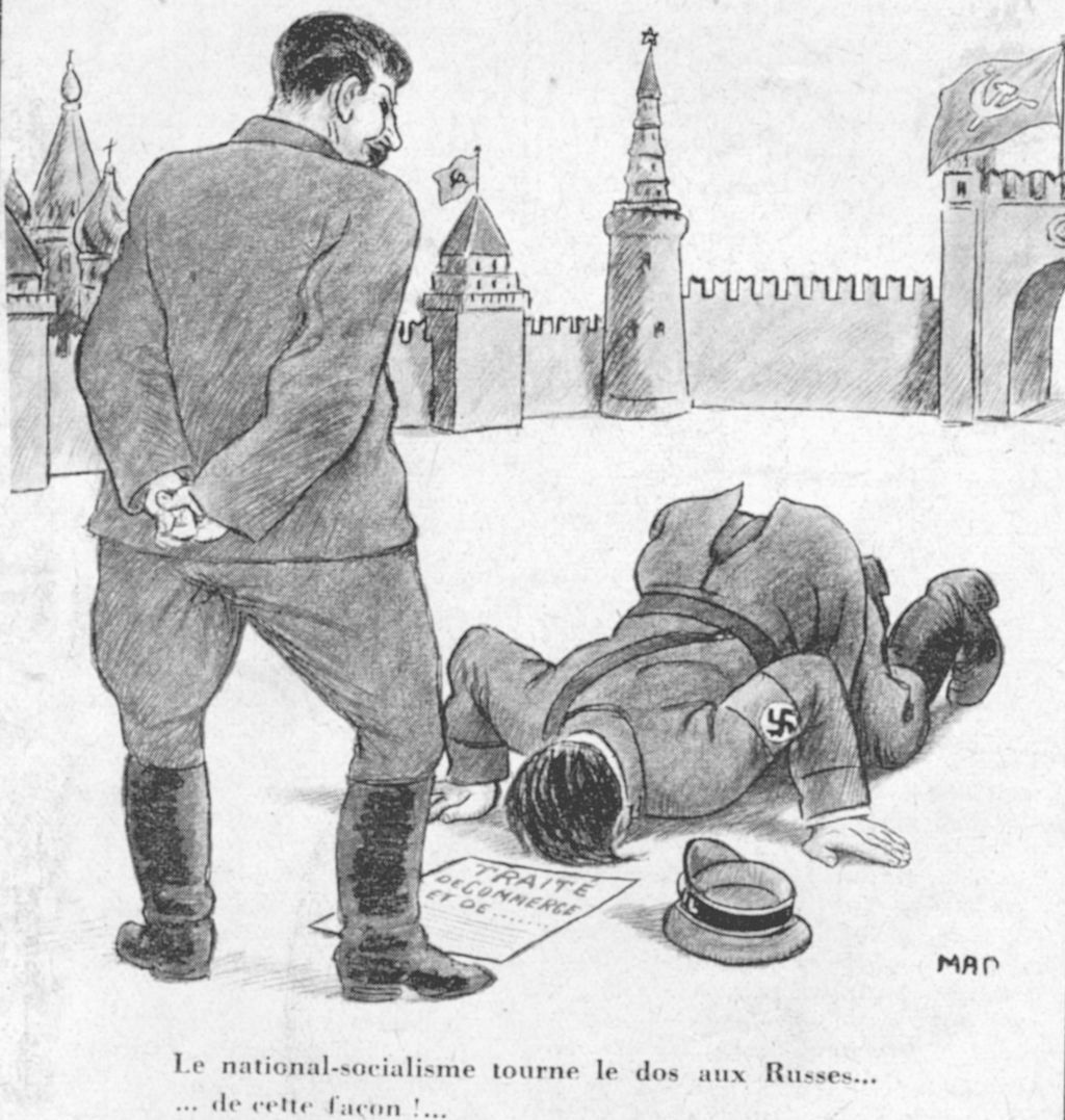 En mann i tysk uniform med hakekors bøyer seg i støvet for en russer i en festning der kommunistiske flagg vaier i vinden. Illustrasjon.