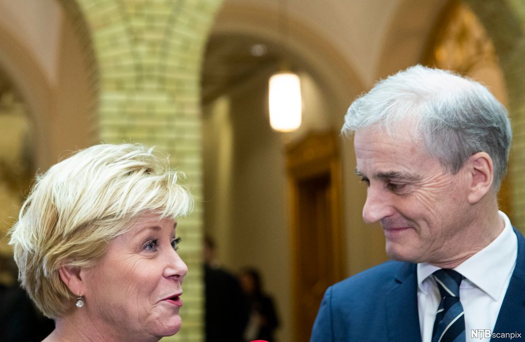 Siv Jensen ja Jonas Gahr Støre ságastallaba ja moddjába. Govva.