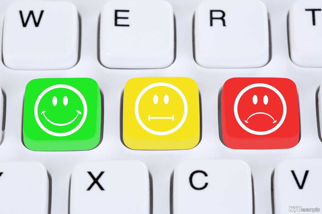 Tre taster på et tastatur som viser smilefjes, surt fjes og nøytralt fjes. Illustrasjon.