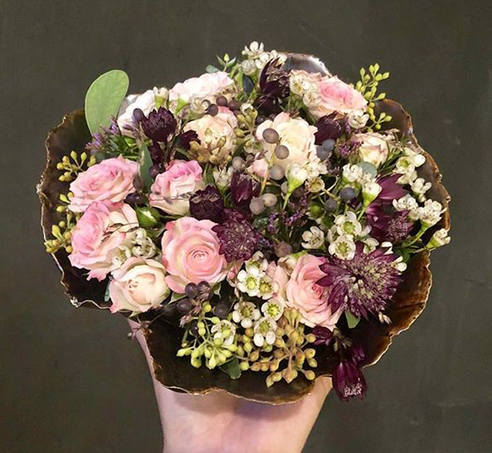 Blomsterbukett med bruk av ulike valører. Foto.