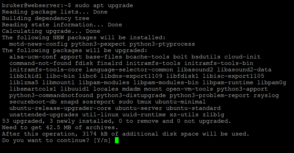 Skjermbilde som viser at kommandoen "sudo apt upgrade" blir kjørt. Maskinen lager en lang liste over hvilke pakker som er klare for oppdatering. Til sist får brukeren beskjed om hvor mye plass oppdateringen vil ta og spørsmål om å bekrefte installasjon med Y for Yes eller N for No. skjermbilde