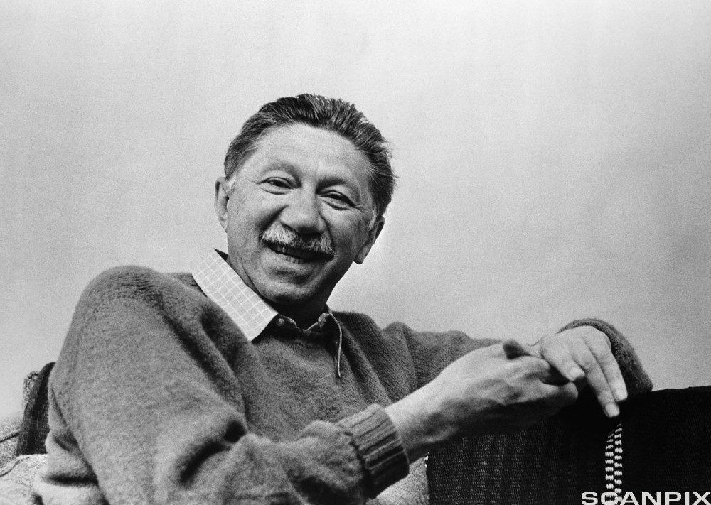 Portrett av Abraham Maslow. Svart/hvitt-foto.