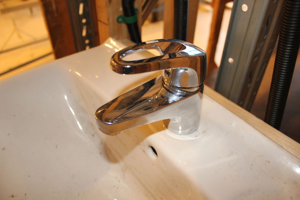 Blandebatteri på toppen av ein servant. Foto.