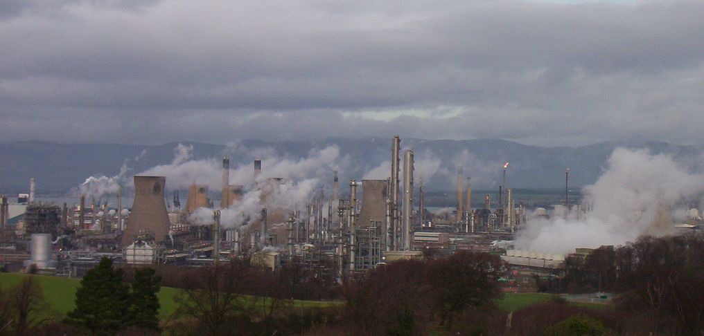 Central Lowlands, Industry at Grangemouth. Photo.