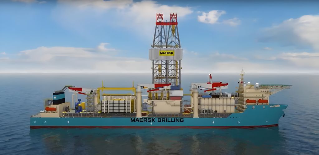 Et boreskip som er merket med Maersk Drilling, ses fra siden. Illustrasjon.