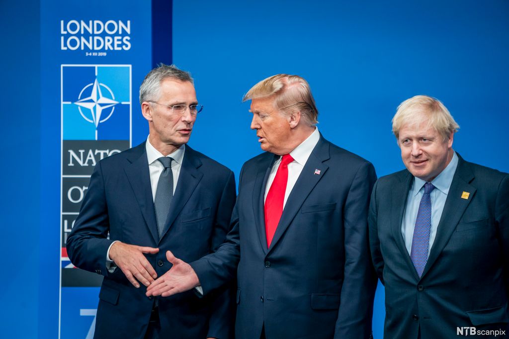 Frå NATO-toppmøtet i London i desember 2019. Jens Stoltenberg, Donald Trump og Boris Johnson. Foto. 