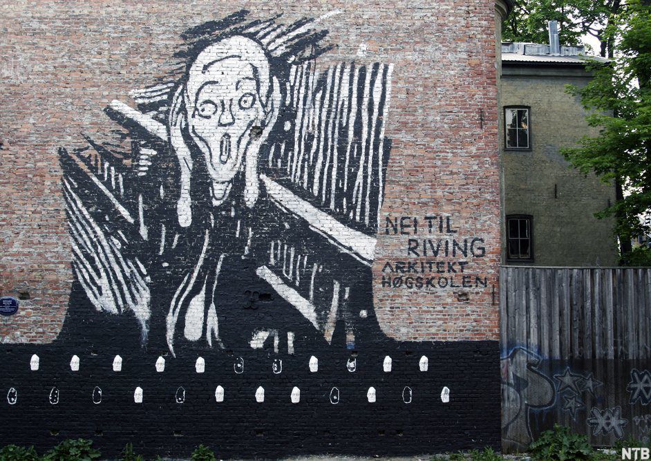 Grafitti av skrik-motivet sammen med en tekst som protesterer mot riving. Foto.