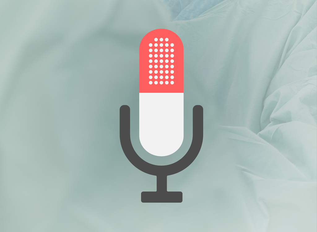 Logoen til podkastprogrammet Diagnose, ein pilleforma mikrofon i raudt og kvitt med stilistisk stil, på ein dus turkis bakgrunn. Illustrasjon.