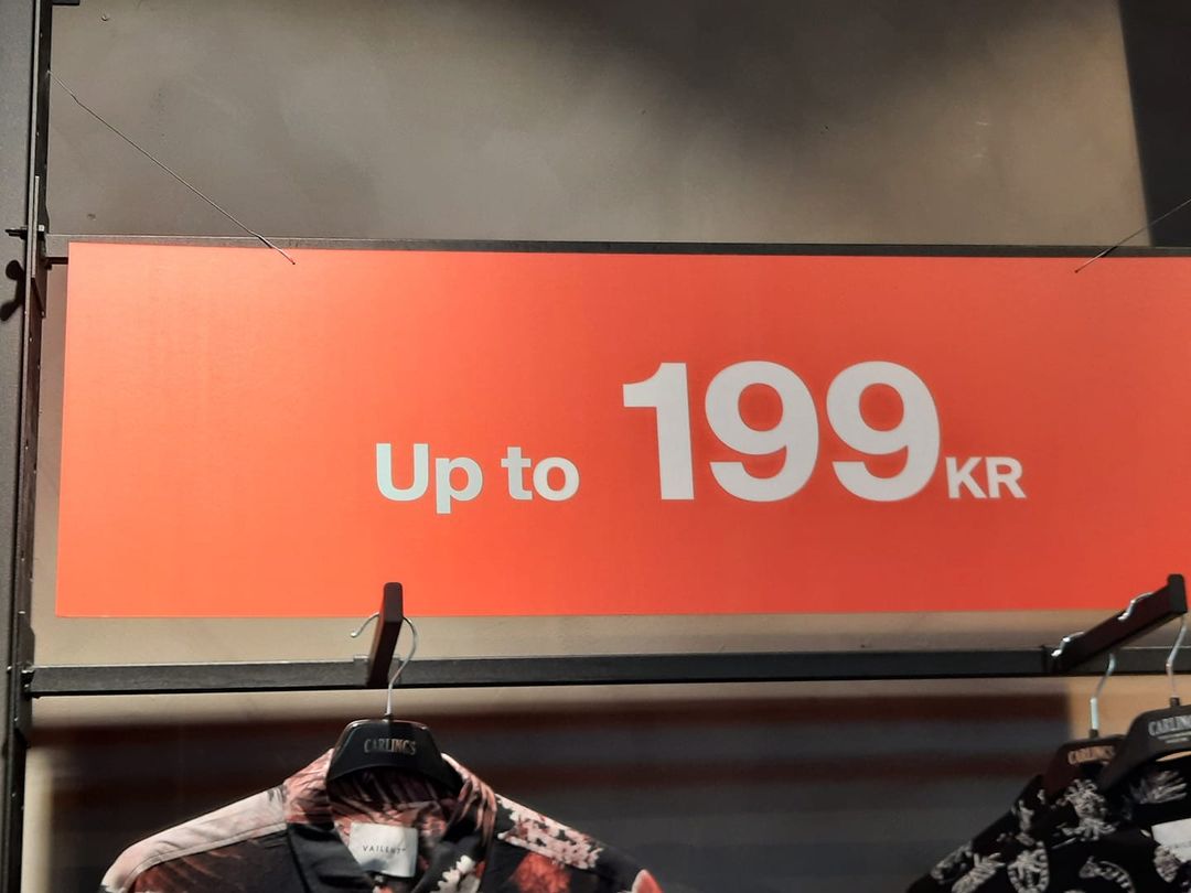 A photo of an advertisement poster from a fashion store which is partly in Norwegian and partly in English.