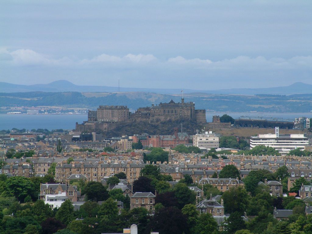 The Edingburgh Castle and the Firth of Forth. Photo.