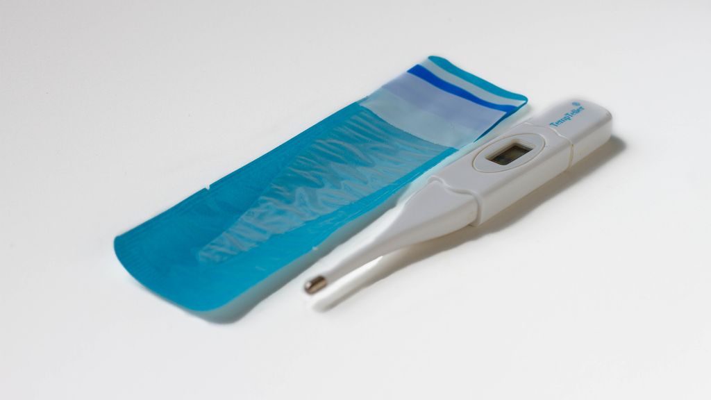 Febertermometer og overtrekk. Foto.