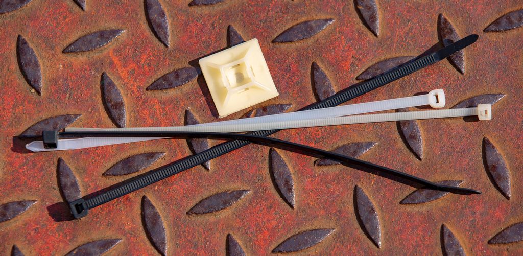 Strips (bunteband). Foto.