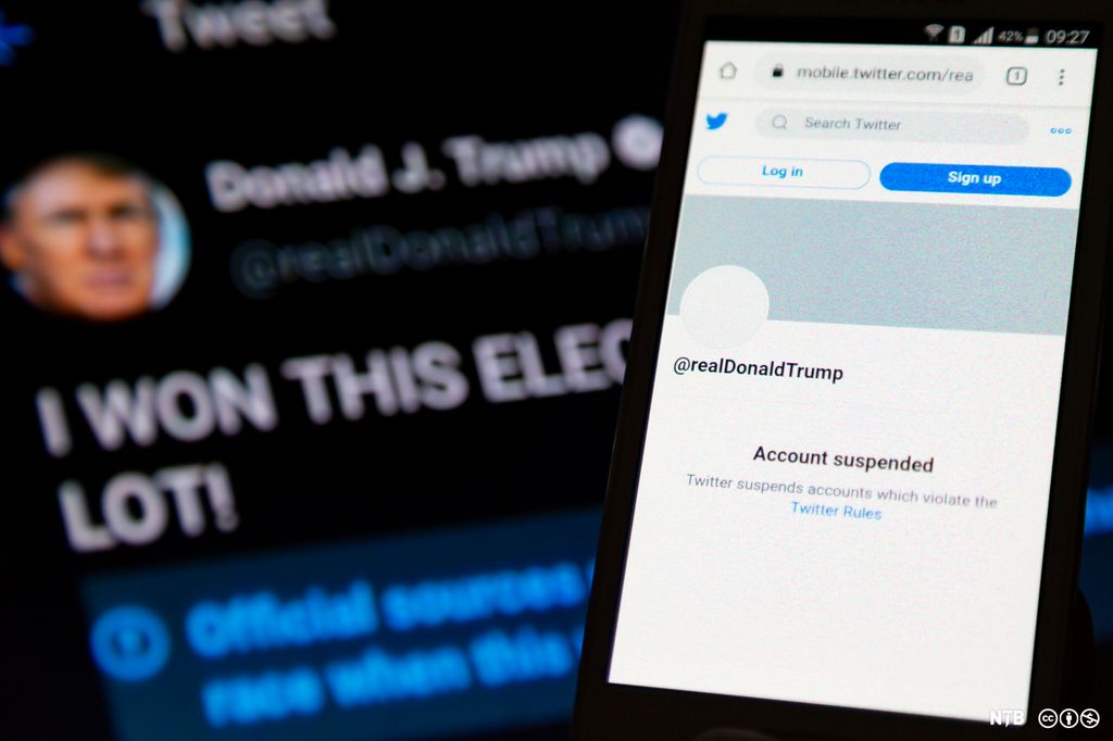 Twitter-kontoen @RealDonaldTrump blir stengt for alltid. Bilde av smarttelefon-skjerm. Illustrasjonsbilde.